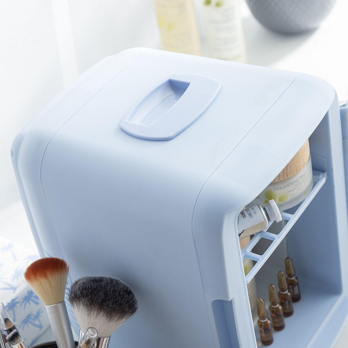 Cuida tu piel como se merece con la Mini Nevera para Cosmético